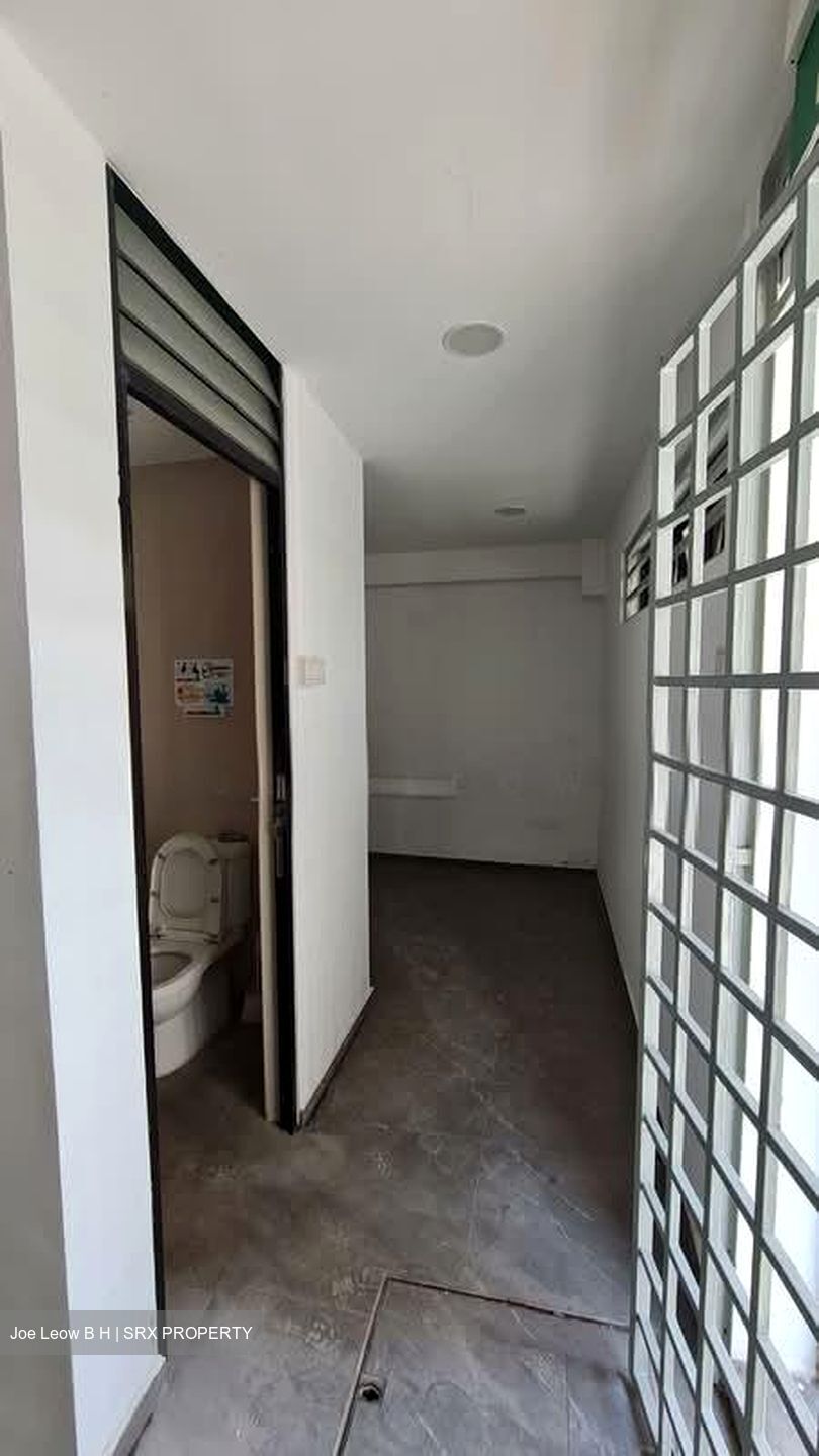 Sims Avenue (D14), Shop House #575673551